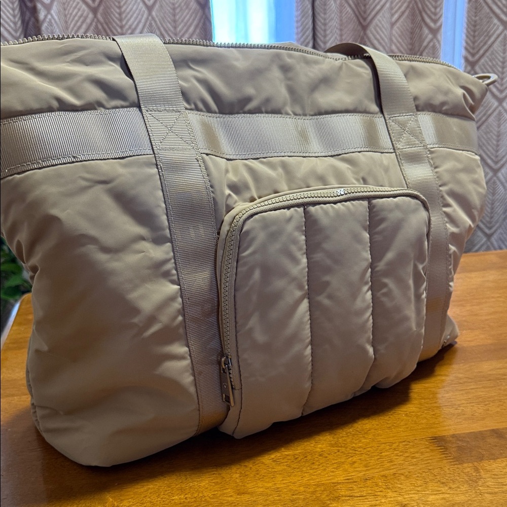 BearPaw Quilted Athletic Bag